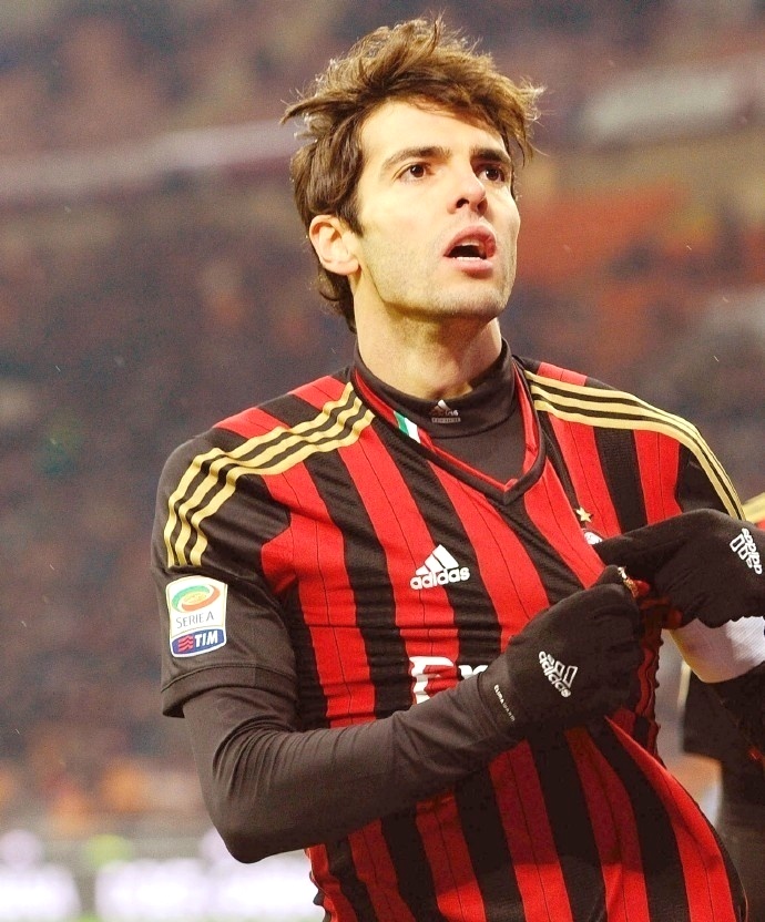  巴西传奇卡卡正式退役，告别仪式温情满满