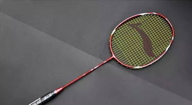  新型碳纤维球拍发布，科技赋能提升击球旋转速度  