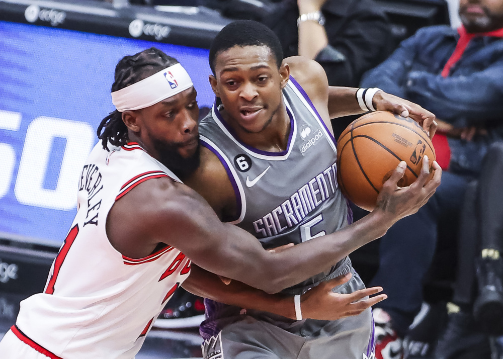  国王福克斯关键球助队险胜开拓者