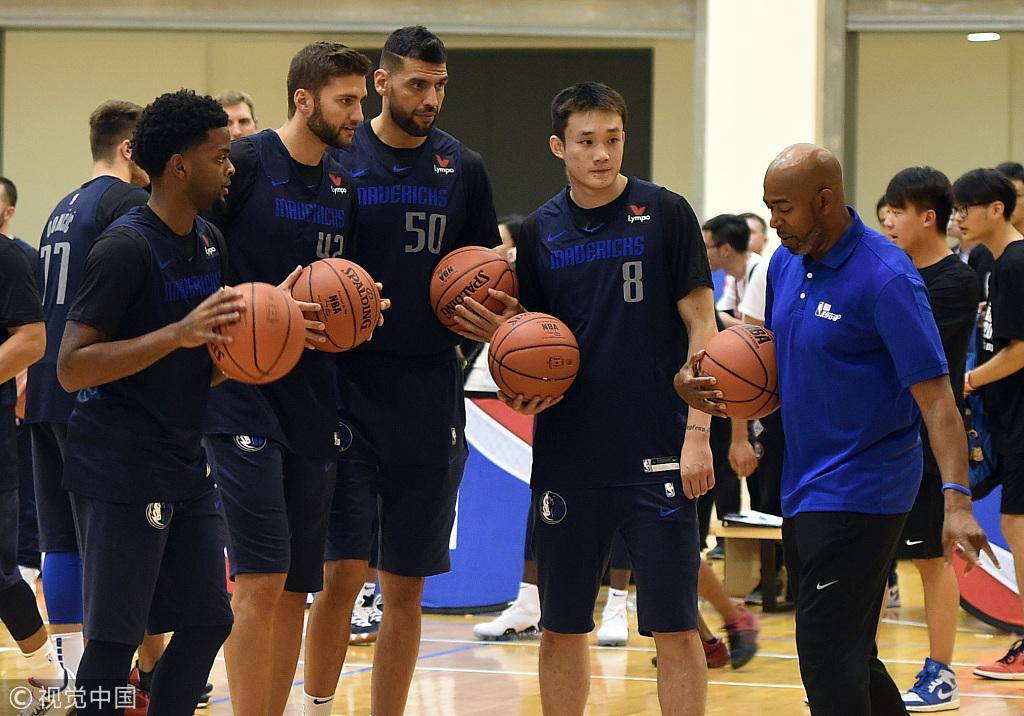  篮球装备市场火爆，球迷消费热情高涨