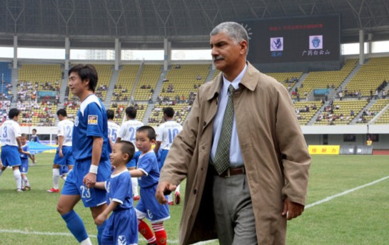  足坛名帅执教新政，战术革新引领潮流  