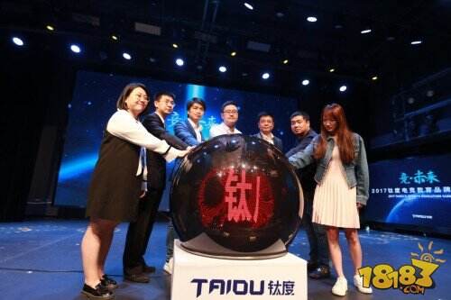  电竞女选手突破偏见 女子联赛关注度显著提升