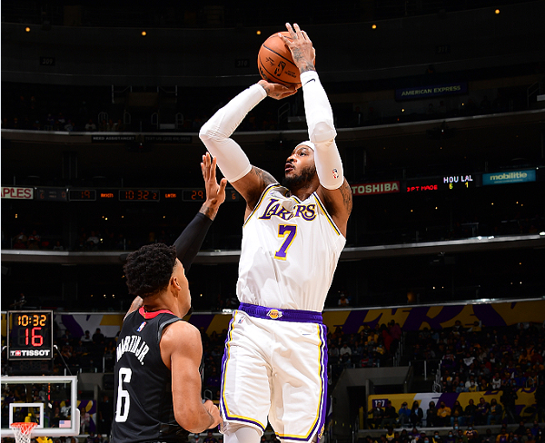  瓦塞尔三分精准马刺主场射落太阳