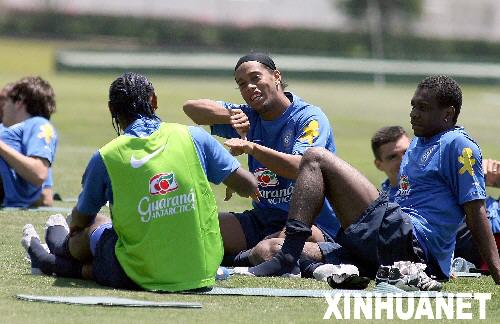  哥伦比亚国家队集训备战美洲杯主力阵容初现端倪