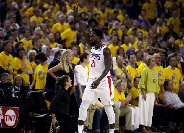  更衣室团结如一人，团队精神铸就钢铁之师