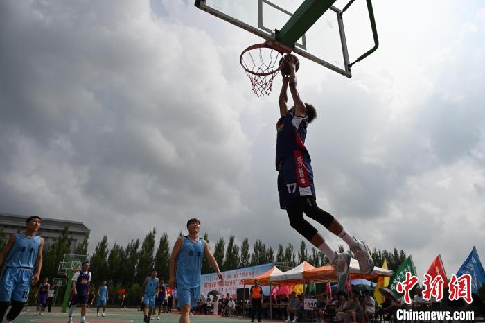  网球拍个性化定制兴起，激光雕刻图案成潮流