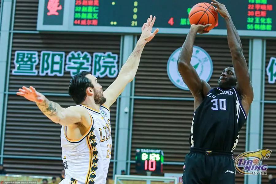  末节逆转高潮迭起演绎篮球魅力